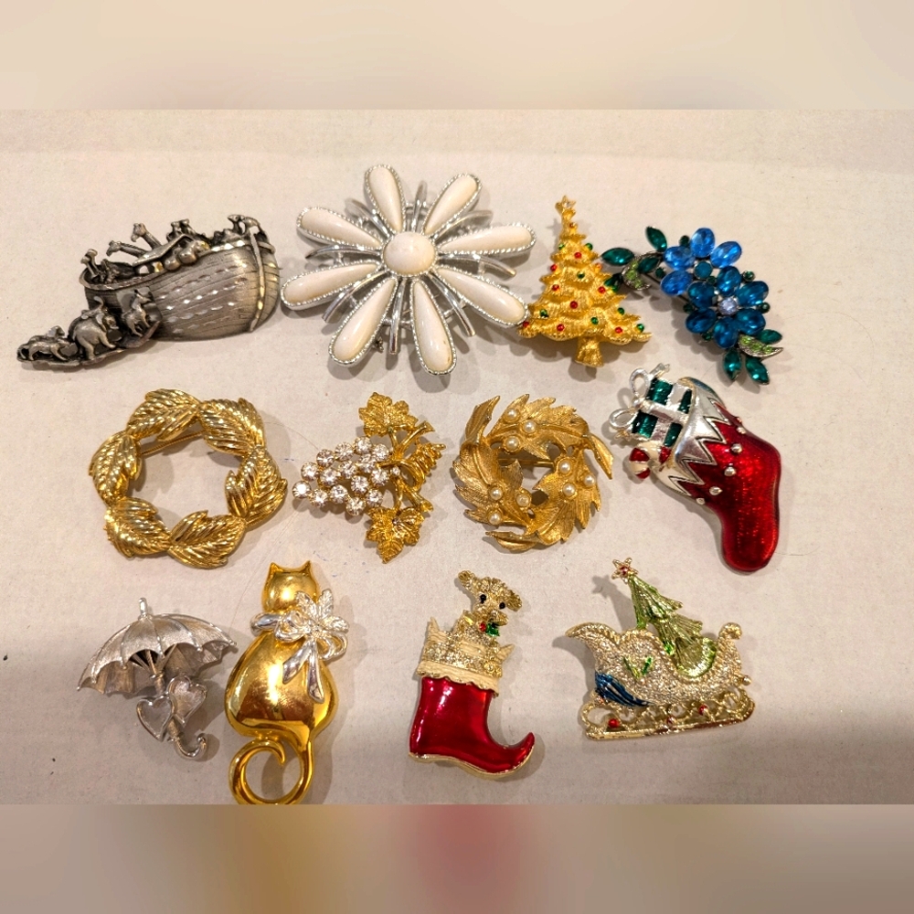 Lot 12 Wearable Brooches